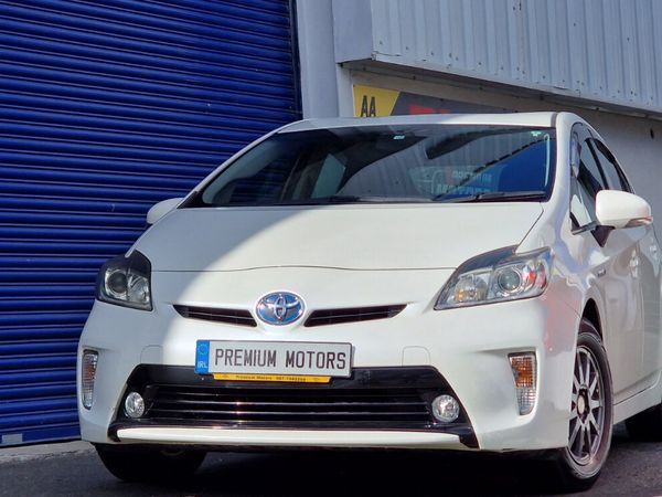 Toyota Prius Hatchback, Petrol Hybrid, 2015, White