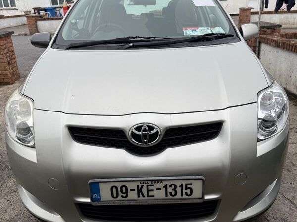 Toyota Auris Hatchback, Diesel, 2009, Silver
