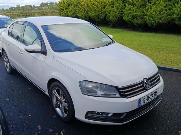 Volkswagen Passat Saloon, Petrol, 2012, White