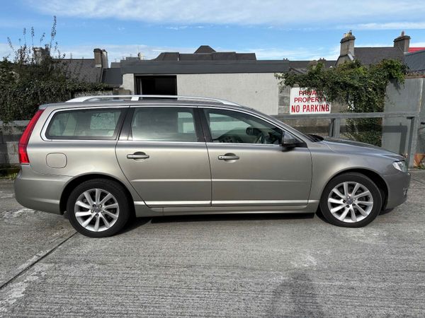 Volvo V70 Estate, Diesel, 2015, Gold