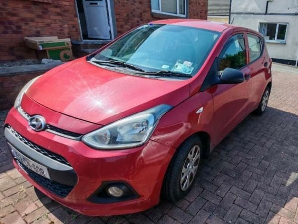 Hyundai i10 Hatchback, Petrol, 2015, Red