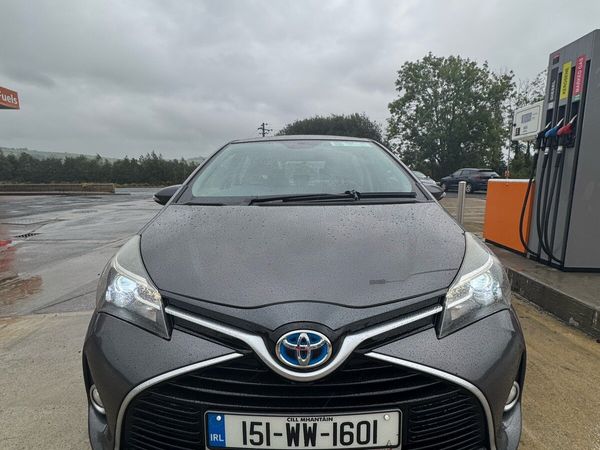 Toyota Yaris Hatchback, Petrol Hybrid, 2015, Grey