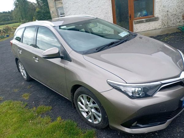 Toyota Auris Estate/Jeep, Diesel, 2016, Bronze