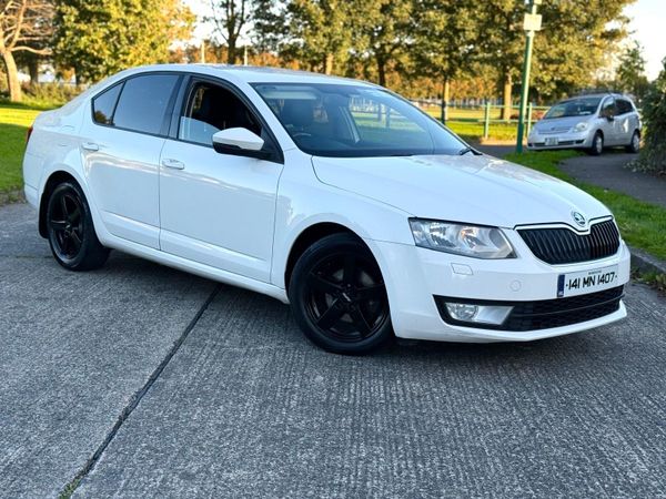Skoda Octavia Hatchback, Diesel, 2014, White