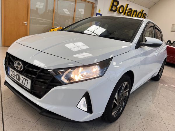 Hyundai i20 Hatchback, Petrol, 2023, White