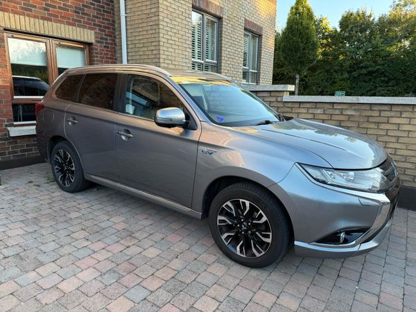 Mitsubishi Outlander SUV, Petrol Plug-in Hybrid, 2016, Grey