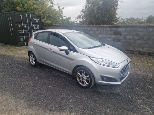 Ford Fiesta Hatchback, Petrol, 2016, Silver