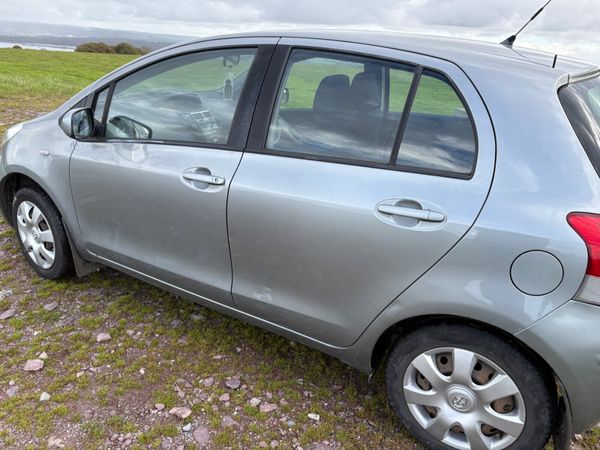 Toyota Yaris Hatchback, Petrol, 2010, Silver