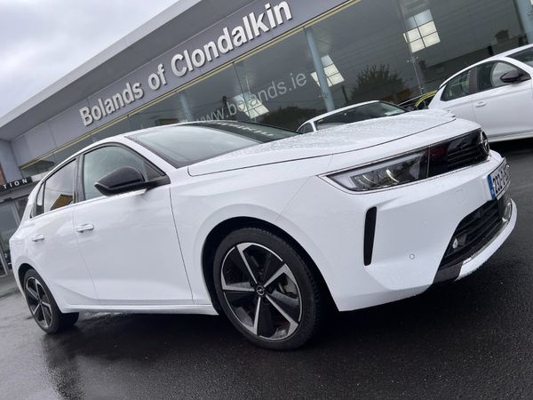Opel Astra Hatchback, Petrol Plug-in Hybrid, 2023, White