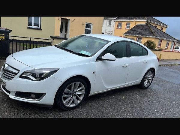 Opel Insignia Hatchback, Diesel, 2015, White