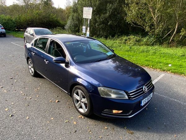 Volkswagen Passat Saloon, Diesel, 2011, Blue