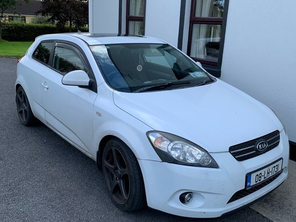 Kia Ceed Hatchback, Diesel, 2008, White