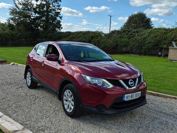 Nissan Qashqai Hatchback, Diesel, 2014, Red