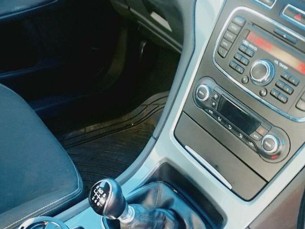 Ford Mondeo Saloon, Diesel, 2011, Brown