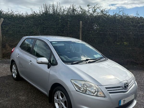 Toyota Auris Hatchback, Diesel, 2011, Silver