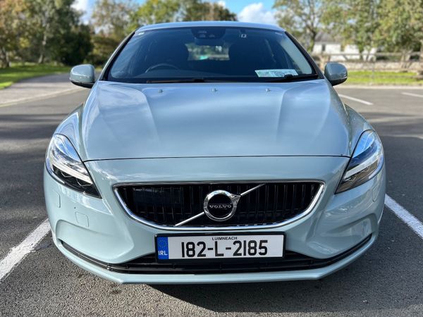 Volvo V40 Hatchback, Petrol, 2018, Blue