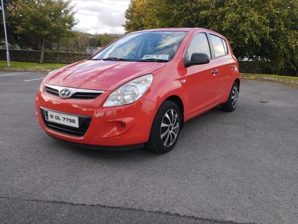 Hyundai i20 Hatchback, Petrol, 2012, Red