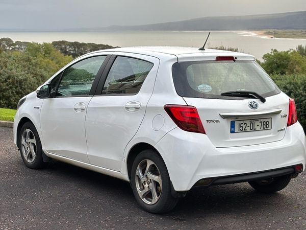 Toyota Yaris Hatchback, Petrol Hybrid, 2015, White