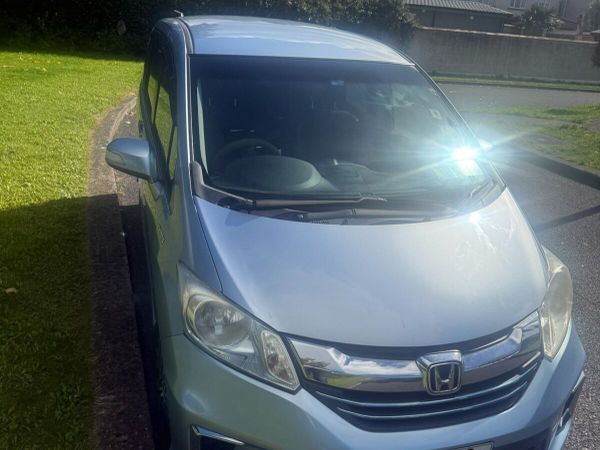 Honda Freed MPV, Petrol Hybrid, 2014, Blue