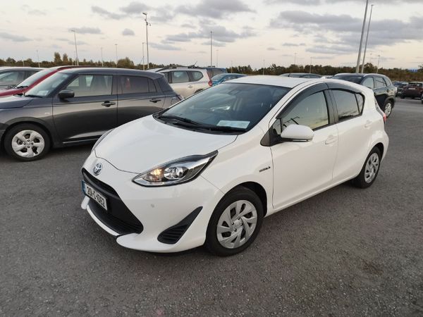 Toyota Aqua Hatchback, Petrol Hybrid, 2020, White