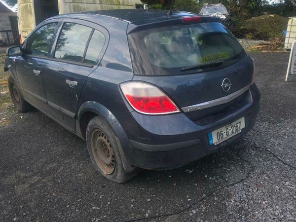Ford Focus Saloon, Petrol, 2003, Red
