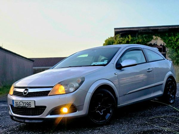 Opel Astra Hatchback, Petrol, 2006, Silver