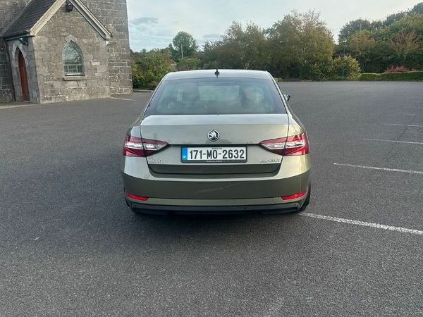 Skoda Superb Hatchback, Diesel, 2017, Green