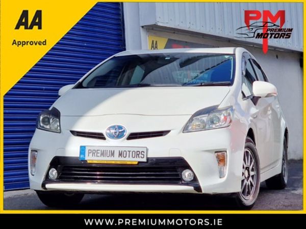 Toyota Prius Hatchback, Petrol Hybrid, 2015, White