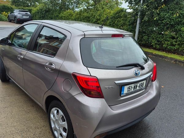 Toyota Yaris Hatchback, Petrol Hybrid, 2015, Beige