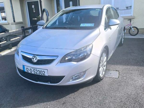 Vauxhall Astra Hatchback, Diesel, 2012, Silver