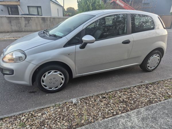Fiat Punto Hatchback, Petrol, 2011, Green