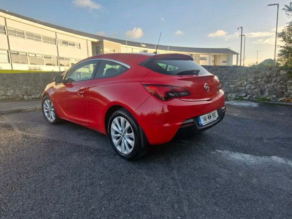 Opel Astra Hatchback, Diesel, 2014, Red
