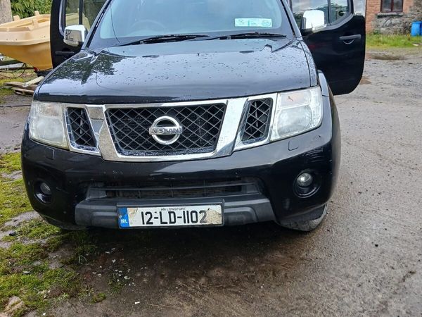 Nissan Navara Crew Cab, Diesel, 2012, Black