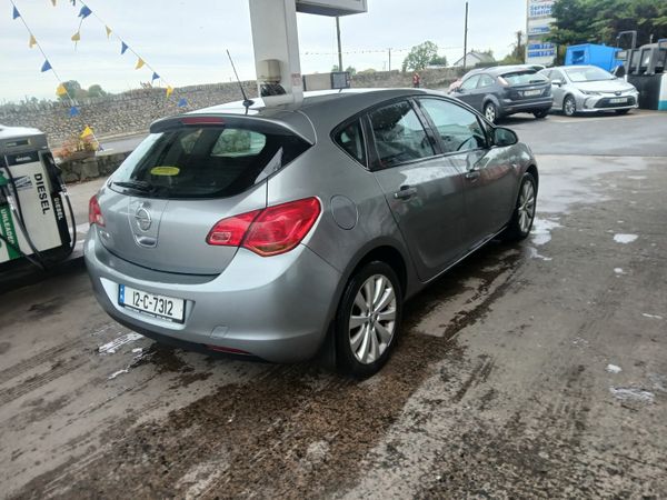 Opel Astra MPV, Diesel, 2012, Silver