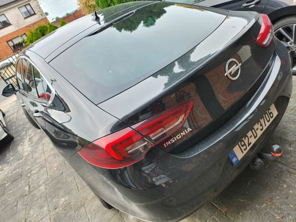 Opel Insignia Hatchback, Diesel, 2019, Black