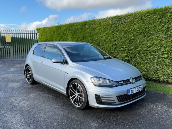 Volkswagen Golf Hatchback, Diesel, 2014, Silver