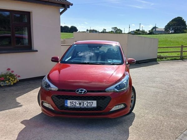 Hyundai i20 Hatchback, Petrol, 2015, Red