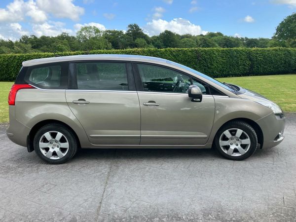 Peugeot 5008 MPV, Diesel, 2012, Grey