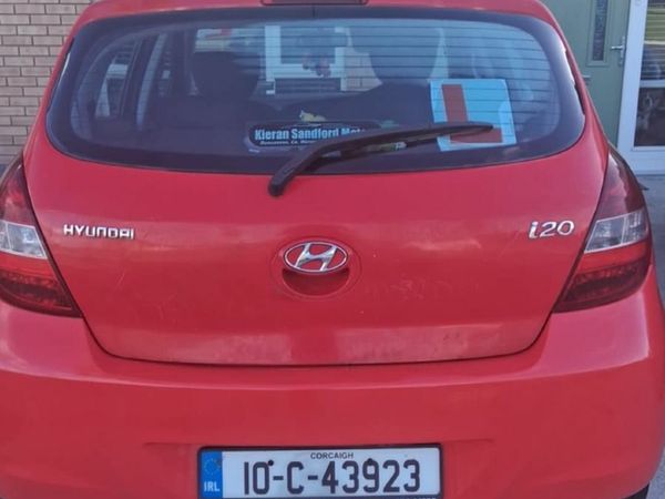 Hyundai i20 Hatchback, Diesel, 2010, Red