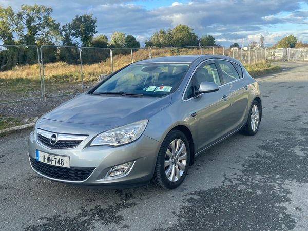 Opel Astra Hatchback, Diesel, 2011, Silver