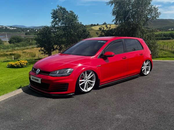 Volkswagen Golf Hatchback, Diesel, 2014, Red