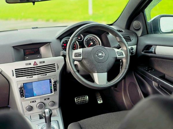 Opel Astra Hatchback, Petrol, 2006, Silver