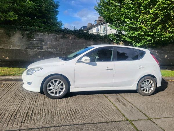 Hyundai i30 Hatchback, Petrol, 2010, White