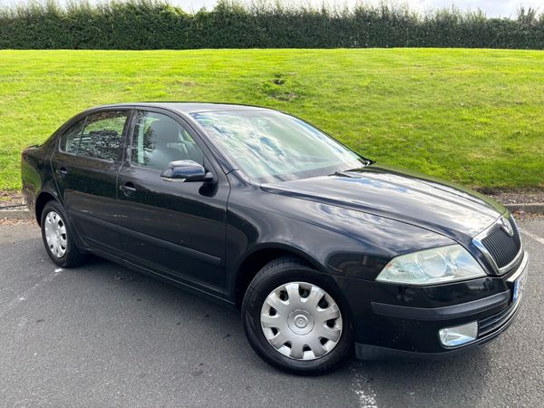Skoda Octavia Hatchback, Petrol, 2005, Black