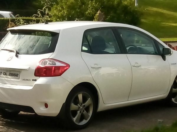 Toyota Auris Hatchback, Petrol Hybrid, 2012, White