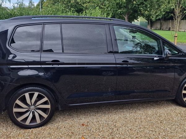 Volkswagen Touran MPV, Petrol, 2016, Black