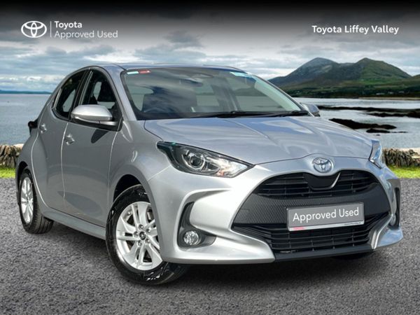 Toyota Yaris Hatchback, Petrol Hybrid, 2025, Silver