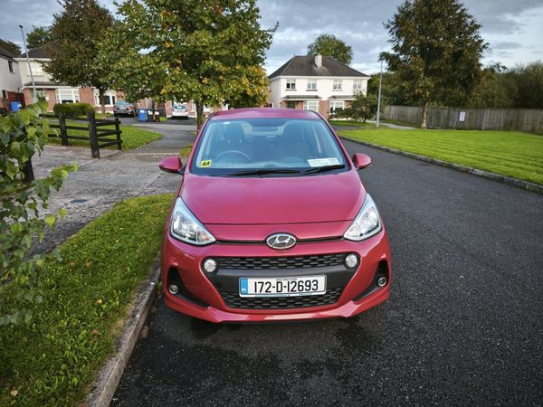 Hyundai i10 Hatchback, Petrol, 2017, Red