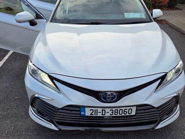 Toyota Camry Saloon, Petrol Hybrid, 2021, White