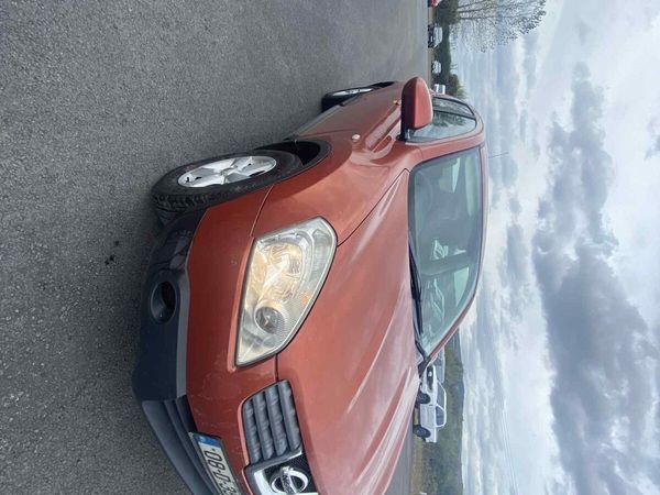 Nissan Qashqai Hatchback, Diesel, 2008, Red